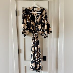 MAISON DU SOIR Floral Black and Tan Women's Robe L/XL